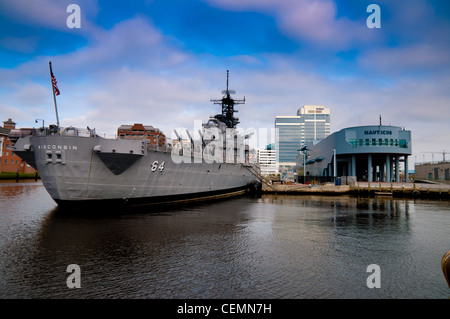 Battleship Wisconsin au chantier naval de Norfolk Banque D'Images