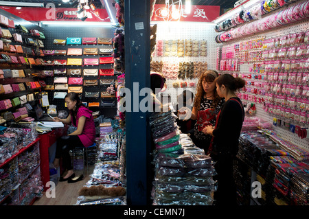 Marché à Yiwu Yiwu, Zhejiang, Chine.05-Nov-2011 Banque D'Images