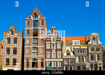 Bâtiments et entrepôts au bord du canal dans le centre de Amsterdam Hollande Pays-bas eu Europe Banque D'Images