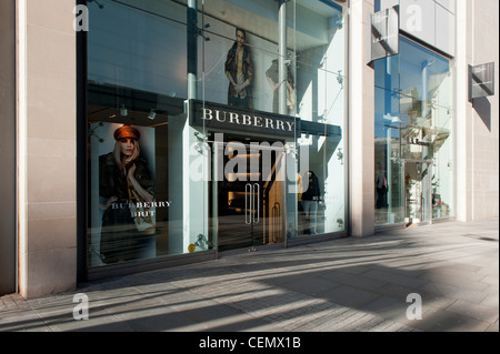 La boutique de vêtements Burberry situé sur la nouvelle cathédrale Street dans le centre-ville de Manchester, UK (usage éditorial uniquement). Banque D'Images