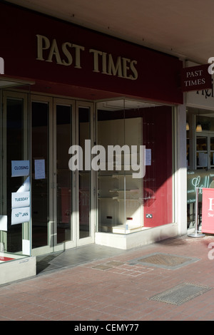 Passé le temps vide shop fermé Banque D'Images