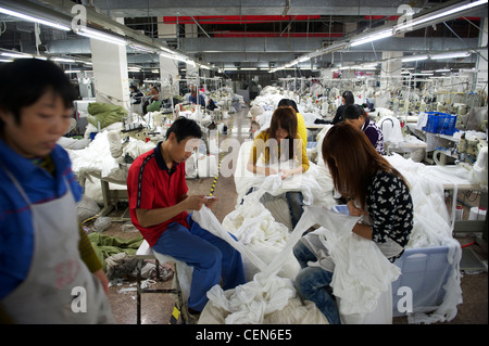 Atelier de l'usine de Langsha Group, plus grand producteur de chaussettes et bas, à Yiwu, Zhejiang, Chine. 07-Nov-2011 Banque D'Images