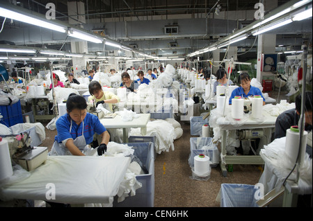 Atelier de l'usine de Langsha Group, plus grand producteur de chaussettes et bas, à Yiwu, Zhejiang, Chine. 07-Nov-2011 Banque D'Images