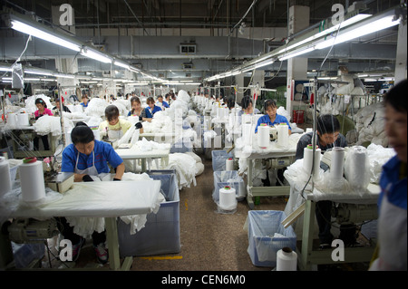 Atelier de l'usine de Langsha Group, plus grand producteur de chaussettes et bas, à Yiwu, Zhejiang, Chine. 07-Nov-2011 Banque D'Images