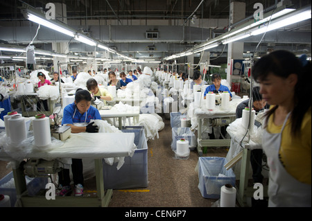 Atelier de l'usine de Langsha Group, plus grand producteur de chaussettes et bas, à Yiwu, Zhejiang, Chine. 07-Nov-2011 Banque D'Images