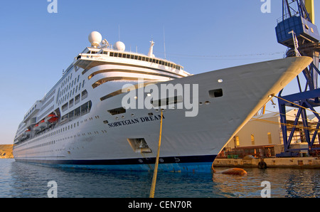 Le principal port d'Ermoupolis Syros, la capitale et l'île de Syros, Cyclades, en Grèce. Banque D'Images