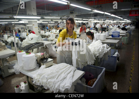 Atelier de l'usine de Langsha Group, plus grand producteur de chaussettes et bas, à Yiwu, Zhejiang, Chine. 07-Nov-2011 Banque D'Images