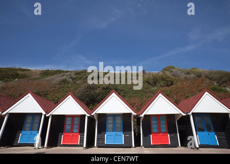 L'Angleterre, dans le Hampshire, Bournemouth, cabines de plage Banque D'Images