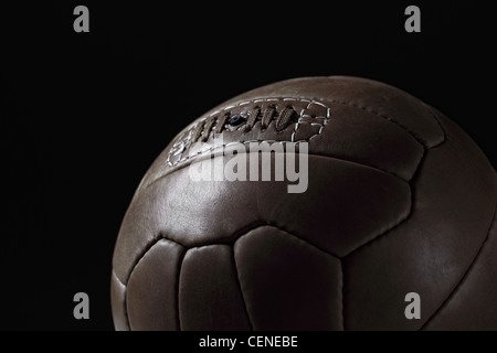 Libre De Droit Sur Le Ballon De Football En Cuir Retro Photo Stock Alamy