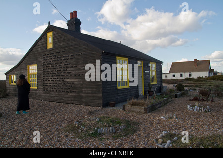 Perspective Cottage à Dungeness, ancien directeur de film hideaway accueil Derek Jarman décédé en 1994 de maladie liée au sida Banque D'Images