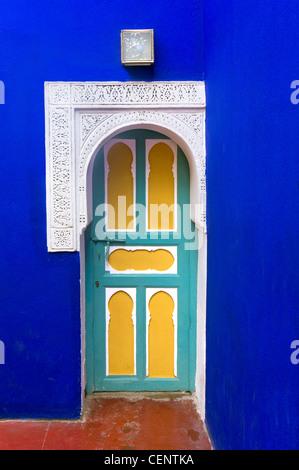 Jardin Majorelle. Porte dans la villa au centre de la Jardin Majorelle, Marrakech, Maroc, Afrique du Nord Banque D'Images