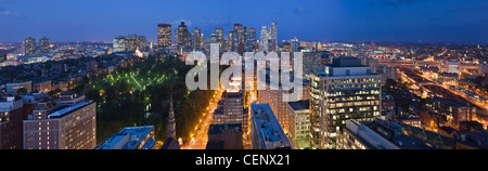 Vue aérienne de Boston cityscape at Dusk, Boston, Massachusetts, USA Banque D'Images