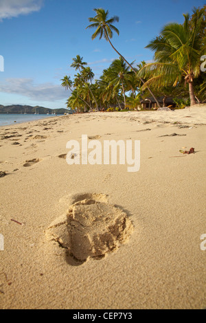 Empreinte sur plage, à Plantation Island Resort, Malolo Lailai Island, Yasawa Islands, Fidji, Pacifique Sud Banque D'Images