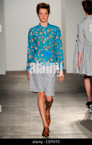 Karen Walker New York pour WearSpringSummer 2012 Banque D'Images