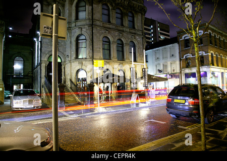 Une nuit sur la route de l'oreille de nuit en tissu à Belfast. Banque D'Images