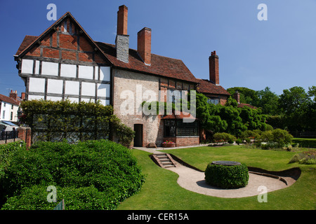 L'Elizabethan Knott Garden sur le côté de Nash's House sur le site où le nouveau lieu. Nouveau lieu était William Shakespear Banque D'Images