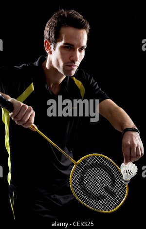 Portrait de Nathan Robertson, joueur de badminton champion du monde, se préparer à servir. Banque D'Images