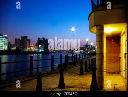 Entrée de Quayside apartments sur la rivière Tyne. Banque D'Images