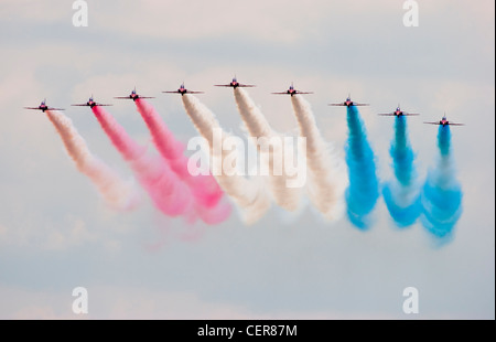 Royal Air Force flèches rouges affichage voltige équipe composée de British Aerospace Hawk T1 des avions d'entraînement à réaction réalisation d'une couleur Banque D'Images