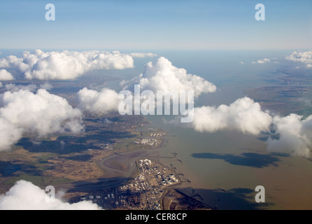 L'estuaire de la Tamise et de l'Essex Kent / littoral vu de haute altitude. Banque D'Images