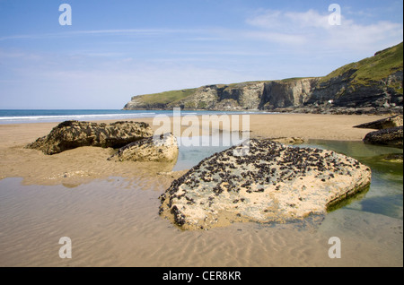 Trebarwith Strand Beach en Cornouailles du nord. Banque D'Images