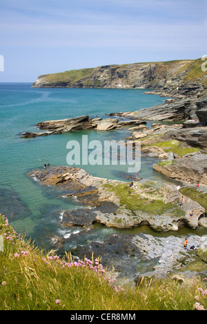 Trebarwith Strand Beach en Cornouailles du nord. Banque D'Images