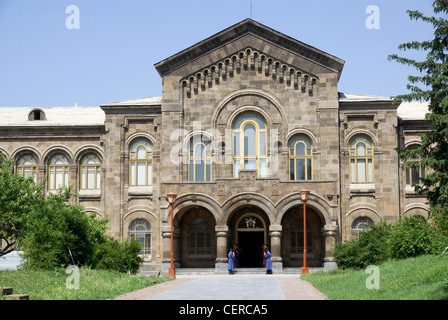 L'Arménie, Vagharshapat (AKA Echmiadzin) La procession dimanche dirigé par l'archevêque. Banque D'Images