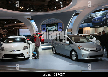 Toyota Prius hybride électrique voiture voitures showroom Banque D'Images