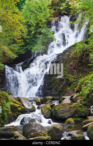 Torc Waterfall dans le Parc National de Killarney, comté de Kerry en Irlande. Banque D'Images