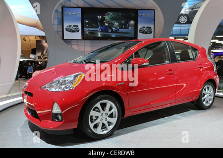 Rouge voiture hybride Toyota Prius Banque D'Images