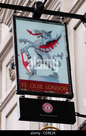 Ye Olde London pub sign in Ludgate Hill. Banque D'Images