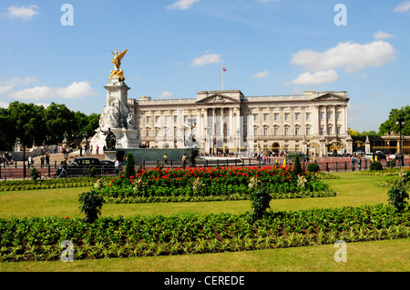 Le Queen Victoria Memorial à l'extérieur de Buckingham Palace. Banque D'Images