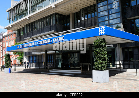 L'entrée de la reine Elizabeth II Conference Centre (QEIICC), "l'un des plus technologiquement centr conférence intelligent Banque D'Images