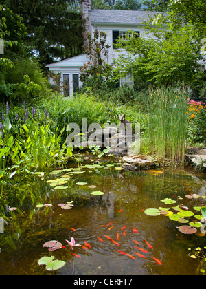 Jardin et étang à Vollmer Garden, Murray Hill Banque D'Images