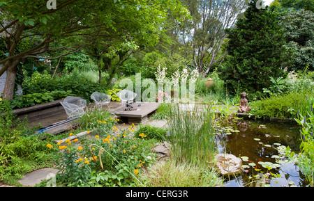 Jardin et étang à Vollmer Garden, Murray Hill Banque D'Images