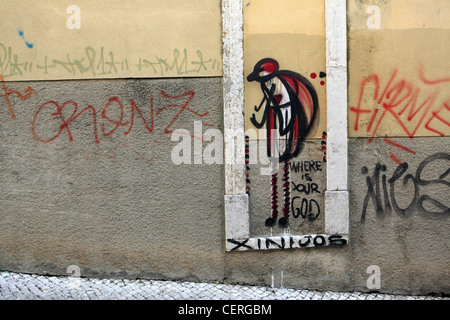 "Où est ton Dieu', les graffitis, le centre de Lisbonne, Portugal Banque D'Images