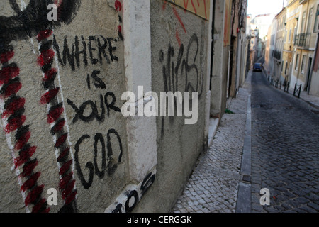 "Où est ton Dieu', les graffitis, le centre de Lisbonne, Portugal Banque D'Images