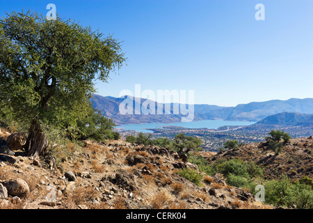 Vue sur le réservoir de Khemis de Biaoudine la 7002 mountain road entre Agadir et Marrakech, Maroc, Afrique du Nord Banque D'Images