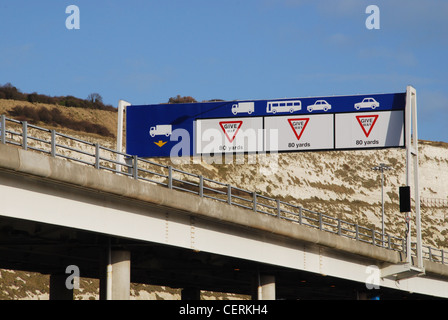 Dover Harbour ferry transmanche et Royaume-Uni Banque D'Images