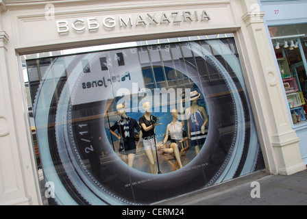 BCBGMAXAZRIA boutique de mode de King's Road London UK Banque D'Images