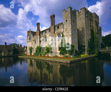 Une vue sur l'eau à Hever Castle. Banque D'Images