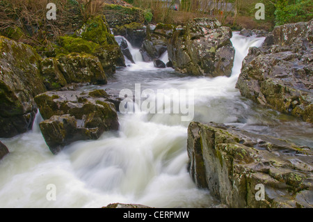 Cascade de Betws y Coed avec le flou sur l'eau Banque D'Images
