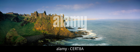Le Château de Dunluce, Co Antrim, en Irlande du Nord Banque D'Images
