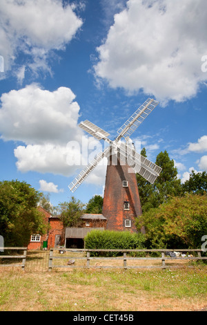 Buttrum's Mill (Trott's Mill) construit en 1836, une élève de ll énumérés tower mill qui a été restauré en état de fonctionnement. Banque D'Images