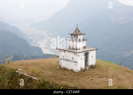 Plus de temple bouddhiste de la vallée de Pokhara - Village Dhampus, vallée de Pokhara, Népal, Zone Gandaki Banque D'Images