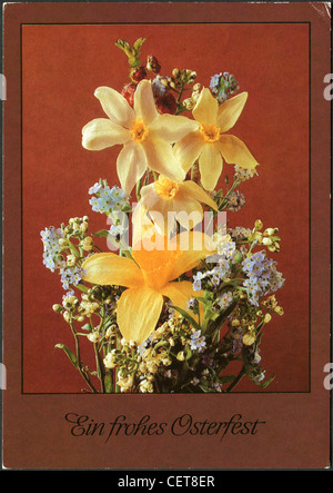 Carte Postale De Pâques Ancienne - Lapins Dans Un œuf, Poussin Et Fleurs - 1910