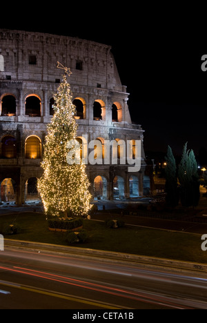Colisée au moment de Noël, Rome, Latium, Italie Banque D'Images