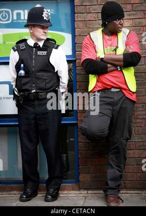 Vue de la police au carnaval de Notting Hill. Banque D'Images