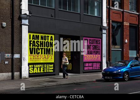 Designer de vêtements d'une thérapie sont spécialistes basés au coeur de Londres, dans le quartier East End sur Middlesex Street Londres. Banque D'Images