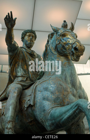 Statue équestre de Marc-aurèle, Musées du Capitole, Rome, Latium, Italie Banque D'Images